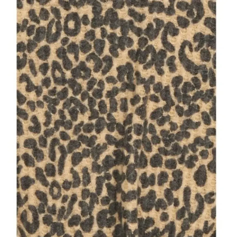 5/$25 NWT Treasure & Bond Girls Cheetah Tie Front Top - Picture 9 of 10